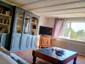 Appartements Gite Le Provence Spacieux 100m2 - Piscine Jacuzzi Prive Parking Jardin 33 hectares : photos des chambres