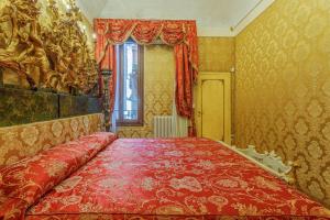 Canal View San Marco Rialto - Dogaressa Palace 1872