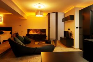 OLGA Luxury Suite I 5 min from airport I central location I traditional village