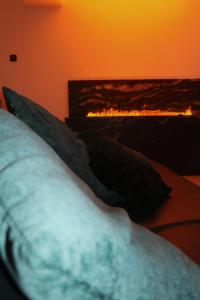 OLGA Luxury Suite I 5 min from airport I central location I traditional village