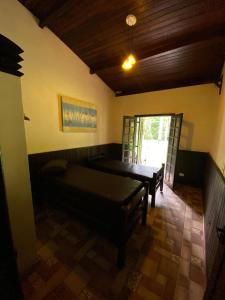 Casa com Piscina e com rio cristalino em Boiçucanga