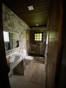 Casa com Piscina e com rio cristalino em Boiçucanga