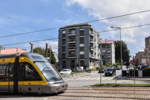 Beautiful Porto Gaia - Views, Metro & Free Parking