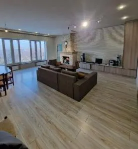 Robert Sveciu cez noc - 巴德霍夫斯基库佩莱