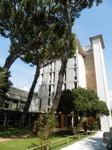 伊尔卡拉瓦乔酒店 - 马里纳-迪-皮特拉桑塔