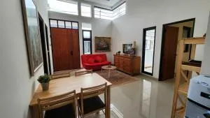 Gyanaa Home Maguwo - Salakan