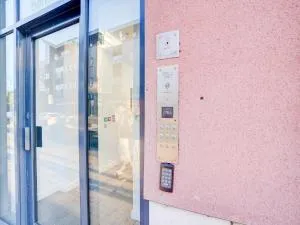 Dancenter Kitchenette Suites Heathrow Airport - 沃灵顿