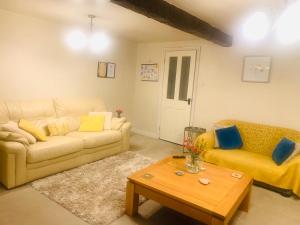 Tilly Cottage - overlooking Pendle Hill