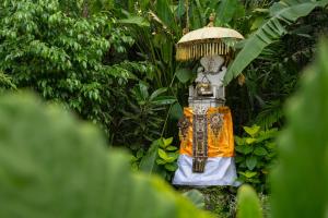 Tropical Oasis of Calm in the Heart of Seminyak, 4BR Villa Luisha