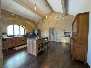 Mas Constantin - piscine, jeux pour enfants et vue sur les montagnes