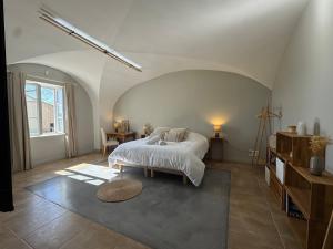 Mas Constantin - piscine, jeux pour enfants et vue sur les montagnes