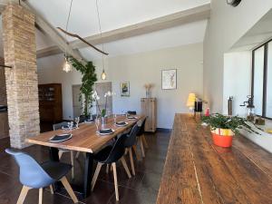 Mas Constantin - piscine, jeux pour enfants et vue sur les montagnes