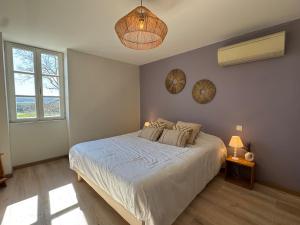 Villas Mas Constantin - piscine, jeux pour enfants et vue sur les montagnes : photos des chambres