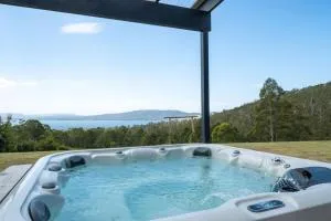 Ocean views, spacious & private, hot hub - 休恩维尔