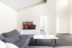 Lower-Level Tranquility 3 of 7BR Exclusive! - Holgate