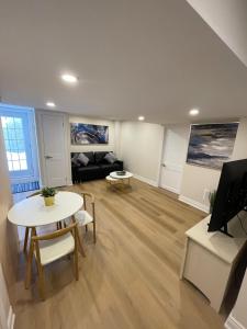 Stylish 2-Bedroom City Approved Basement Apartment