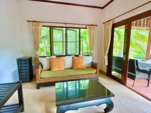 Villa Dua - Beachfront Sunset Garden Villa