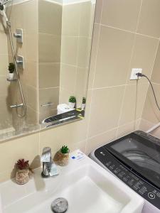 Unistay SHORE 3 Poolview w Balcony