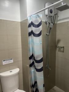 Shore 2 Residences Executive Suite by JMS