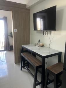 Shore 2 Residences Executive Suite by JMS