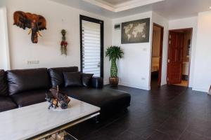 Baan Chaweng Hill poolside Samui