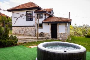 СТАРАТА КЪЩА