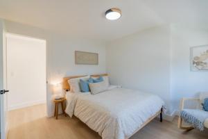 Grand Bend 5BR Retreat Hot Tub, Fire Pit and BBQ