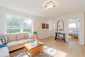 Charming 3BR Beach House with BBQ in Grand Bend