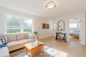 Charming 3BR Beach House with BBQ in Grand Bend - Goderich