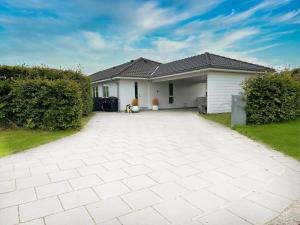 Spacious City Family Retreat With Garden & Patio