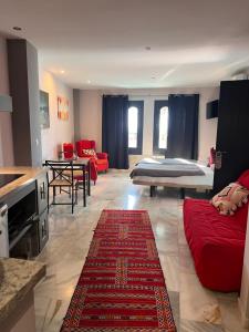 Estudio Amplio con Vistas Parciales al Mar