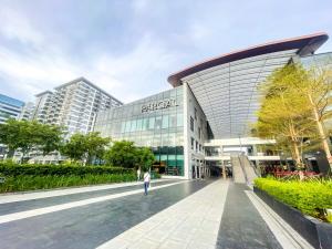 Spacious 2BR Luxury Suite across Okada, Airport