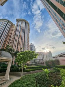 Elegant Condo Beside Venice Grand Canal #vlra23j