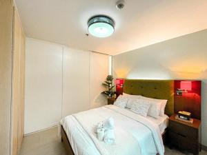 BGC 1BR Condo Steps from Grand Hyatt #ournw18l