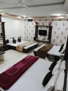 Hotel Vrandavan Palace Near Mahakal Temple - Ujjain