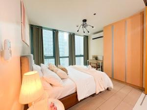 Bgc Condo Near Uptown Mall, Grand Hyatt #ournw25b