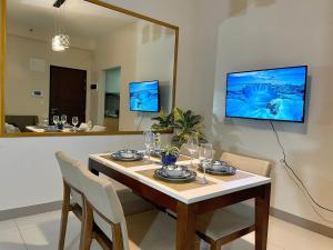 Luxury Bgc Condo At Uptown Area #oursw21e