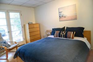 King Oasis - steps to beach with garden patio!