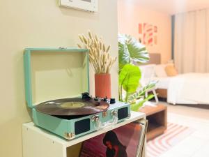 BGC Stay: Prime Condo AcrossGrand Hyatt #oursw32p