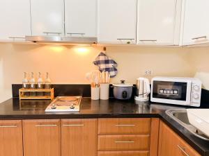 Stylish Condo, Venice BGC, Pool, WiFi #vlrtc29e