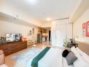 Best Staycation in BGC Central #aatft13j