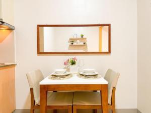 Luxury BGC Condo Across Uptown Mall #ournw19a