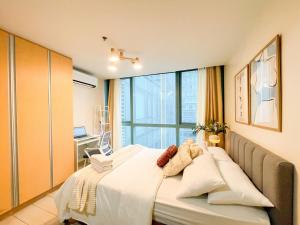 Luxury BGC Condo Across Uptown Mall #ournw19a