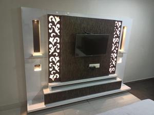 Hotel Kakkar Palace Ludhiana !! Near Railway Station, Ghanta Ghar & Chaura Bazaar ! Parking ! Lift ! Prime Location ! Couple Friendly