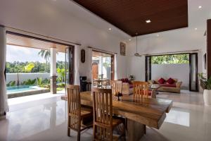Romantic Cozy Three Bedroom Jungle View Villa in Ubud