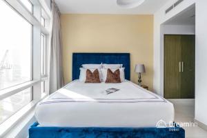 Dream Inn - 2BR in Lofts West Towers