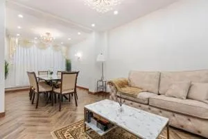 Metro Majesty 5-Bedroom Gem in South Tottenham - 哈林盖