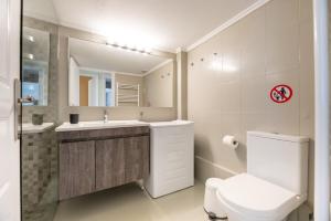 A2 3-Bedrms Ap 112sm 850m Metro Evangelismos 150m EKPA Univ Campus 100m Bus Stop to Acropolis