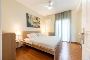 A2 3-Bedrms Ap 112sm 850m Metro Evangelismos 150m EKPA Univ Campus 100m Bus Stop to Acropolis