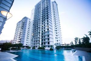 Paradigm Mall Platino Apartment 2BR 2FREE By Natol